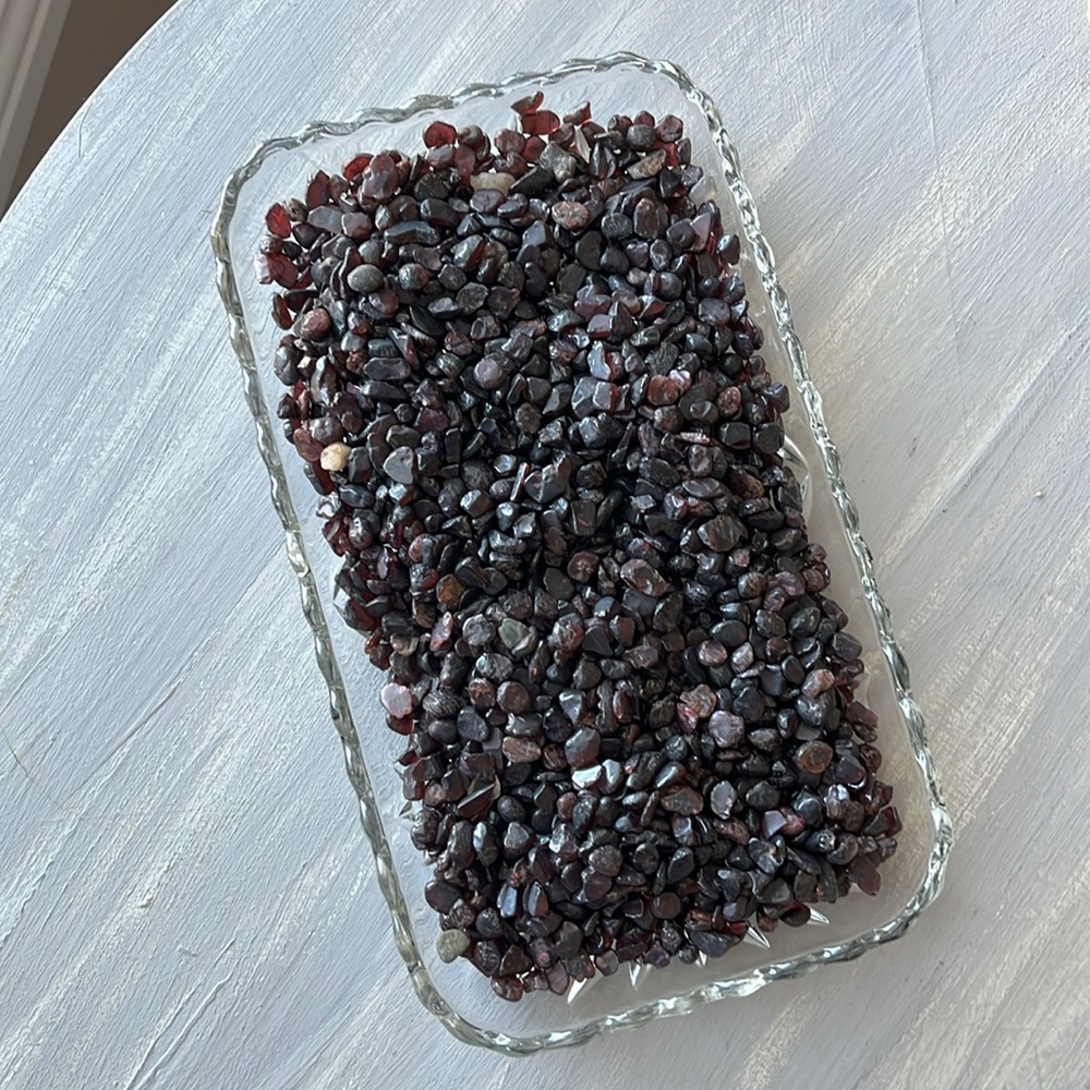 Garnet chips in jar - Picture 1 of 4